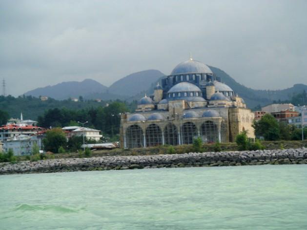 Kendine hayran bıraktıran cami