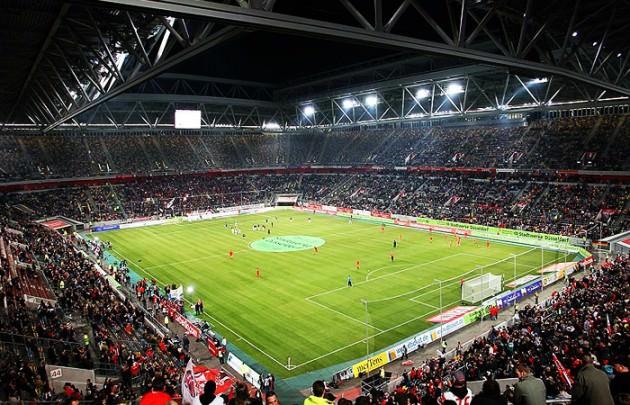 <p><br />ESPRIT Arena - Fortuna Düsseldorf / Kapasite: 54.600 Ortalama: 45.076</p>