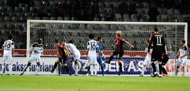 Lider Galatasaray ! 2. Fenerbahçe'ye 7 puan 3. Beşiktaş'a 13 puan farkla Şampiyonluk Yakın Işıkları Kapatın !