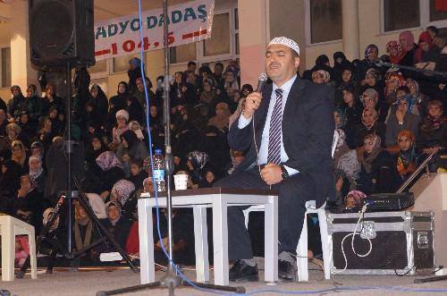 Anadolu Gençlik Derneği, yılbaşı kutlamalarına alternatif olarak 'Mekke'nin Fethi ve Kuran Ziyafeti' adlı etkinlikler düzenledi. Ülke genelinde 200'ü aşkın yerde yapılan fetih şölenine katılımlar yüksek oldu.
