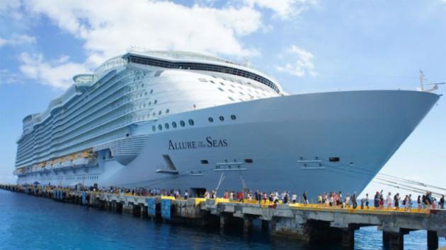 <p>Dünyanın en büyük gemisi olan Allure Of The Seas'ta hem çalışıp hemde gezmek istermiydiniz?</p>
