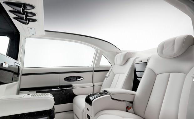 <p>Maybach Landaulet 1,380,000 dolar</p>