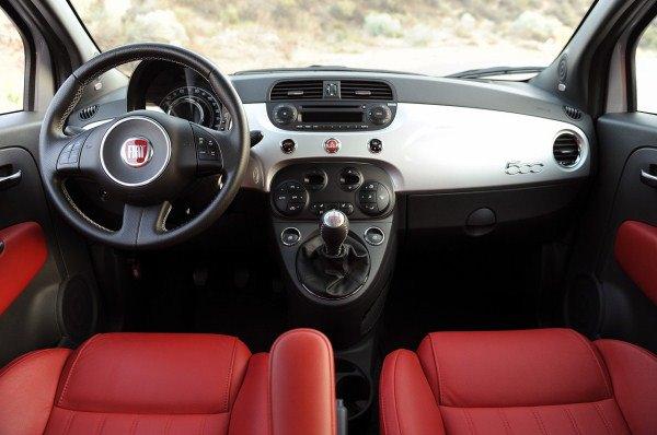 <p>TOFAŞ çatısı altındaki Fiat, Aralık ayında yeni bir otomobil veya hafif ticari araç sahibi isteyen müşterileri için özel bir kampanya hazırladı. Koç Fiat Kredi tarafından yürütülen kampanyada, yeni bir Fiat sahibi olmak müşteriler 20 bin TL’ye 3 yıl vadeli yüzde 0 faizli cazip kredi seçeneğinden yararlanıyor.</p>