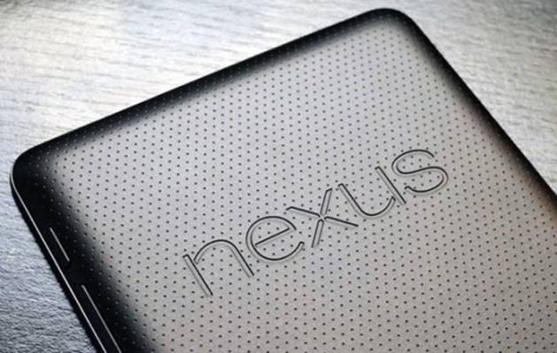 133.9 x 68.7 x 9.1 mm boyutlarındaki Nexus 4, sadece 139 gr. 4.7 inç ekran genişliği, 768 x 1280 piksel çözünürlüğü bulunan IPS ekrana sahip. Mükemmel görüntü kalitesi cihazın en büyük özelliği. Gorilla Glass 2 ekran koruma teknolojisine sahip olan Nexus 4, arkada 8, önde 1.3 mega piksel kameraya sahip. 1.5 Ghz dört çekirdekli Qualcomm Snapdragon S4 Pro işlemci kullanan cihaz 2 GB RAM'e sahip.