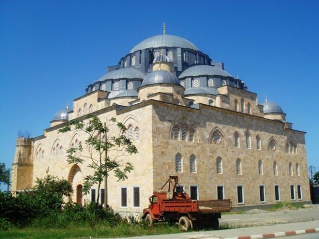 Kendine hayran bıraktıran cami