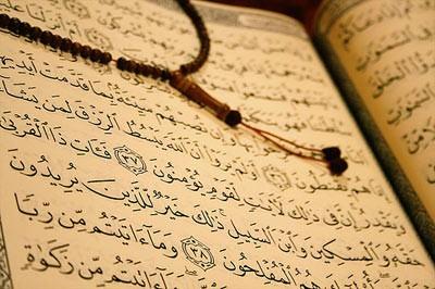 <p>Hızır aleyhisselâm ses etmez, ancak ezan okundu okunacak, adam ha uyudu ha uyuyacak, bir daha dürtükleyerek: -Uyuyacaksın dedim, der.</p>