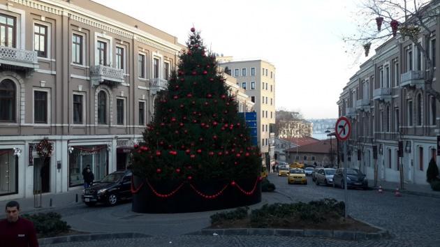 <p><strong>KAMERA</strong><br />10.1 2014, arka panelinde 8 MP bir kamera bulunduruyor. Tabletler mobil dünyanın fotoğraf ve video çekimi için en az tercih edilen cihazları olduğu için, Samsung kamera konusunda dikkate değer bir farklılık sunmuş değil. Ancak 10.1'ini yanından ayırmayacaklar için de kamera fonksiyonu yeterli görünüyor.</p>