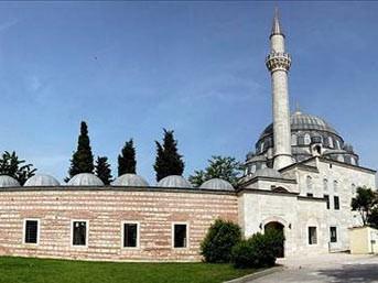 Nişancı Paşa Çelebi Camii - Kiremitlik İstanbulun Fatih ilçesinde Karagümrük semtinde Nişanca caddesindeki cami, 1584-1588 arasında yapılmıştır.