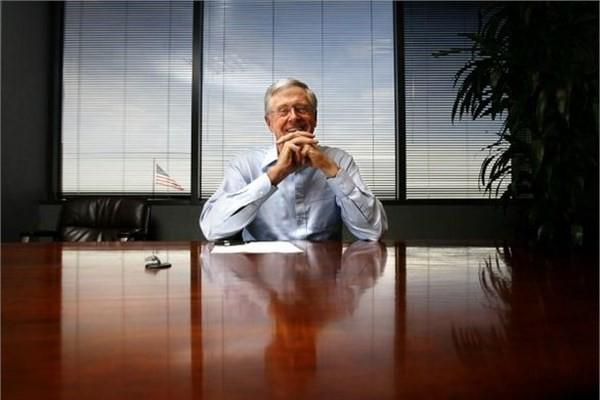 <p><strong>4. Charles Koch</strong><br />David Koch'un kardeşi ve Koch Industries'ın CEO'sunun serveti 36 milyar dolar.</p>