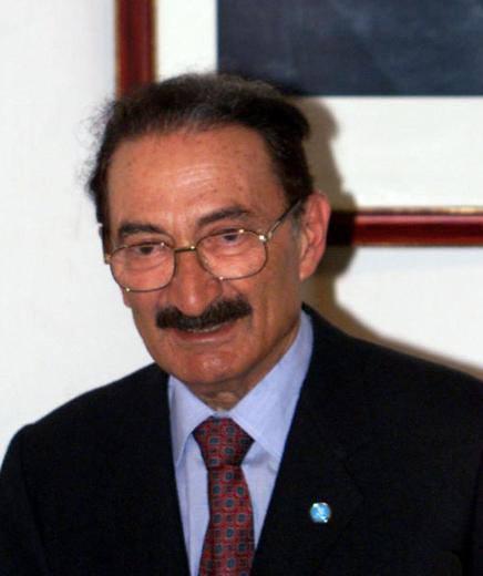 Bu görüşmelerimiz esnasında birçok hassas konuları da görüştük ama benim asli görevim güvenlikti. Siyaset bizim görüşmelerimizde, ne Sayın Mesut Yılmaz'la ne rahmetli Ecevit arasında siyasi hiçbir konuşma yapılmadı, yapılmazdı. Biz güvenlikle ilgili konuşurduk ama hiçbir zaman da dışarı çıktıktan sonra basını toplayıp da demeç verdiğimi ben hiç hatırlamıyorum. Doğru da değil zaten. Dolmabahçe görüşmesi de bu görüşmelerden bir tanesidir. Mayıs 2007'de bu görüşme gerçekleştirildi. Tesadüfen ben İstanbul'daydım. Sayın Başbakan da İstanbul'daydı. Telefonla görüştük. 'Zaman nasıl uygunsa gelin, görüşelim' dedi. Başbakana benim diyeceğim şey 'geliyorum' demektir, başka bir cevap verecek halim yok. Böyle bir görüşmeydi. 