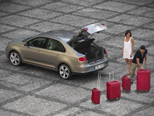 <p>Sınırlı sayıda Toledo’da yüzde 3’e varan indirim Türkiye’de 1.2 lt TSI 105 hp ve 1.4 lt TSI 122 hp DSG olmak üzere iki benzinli ve 1.6 lt TDI CR 105 hp ve 1.6 lt TDI CR 90 hp DSG olmak üzere iki dizel motor seçenekleri ile sunulan Toledo’nun Reference donanım seviyesindeki 1.2 lt TSI 105 hp versiyonu 36 bin 900 TL’den başlayan kampanyalı anahtar teslim fiyatla alınabiliyor. Toledo, kampanya kapsamında 2 bin TL’ye varan indirimli fiyatlarla sunuluyor.</p>