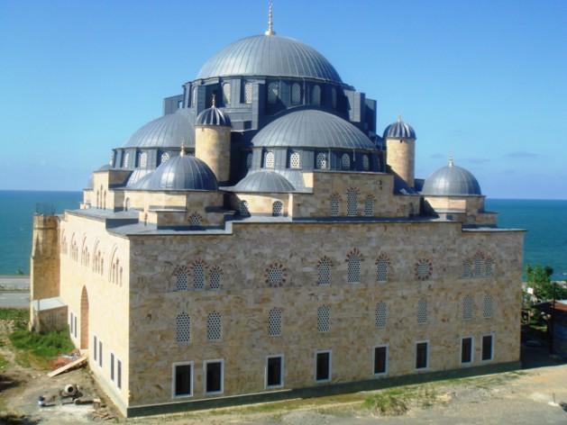 Kendine hayran bıraktıran cami