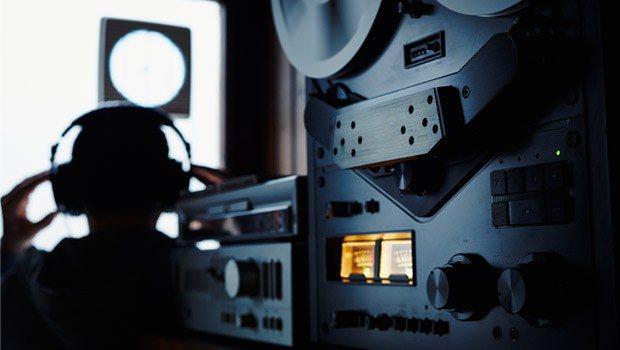 <p>Telefon dinlemelerinden herkes şüphelenir oldu. Telefonunuz dinlendiğinden şüpheleniyorsanız dikkat!</p>