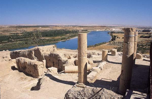 <p><strong>Mozaik kent Zeugma</strong><br />
Gaziantep ili, Nizip ilçesinde yer alan antik şehir, Roma döneminden kalan mozaikleri ile tanınıyor.</p>
