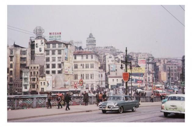 <p>Indiana Üniversitesi, Charles W. Cushman fotoğraf koleksiyonundan eski İstanbul fotoğrafları çıktı. Günümüze kıyasla daha tenha görülen İstanbul'un bu fotoğrafları 1965 yılında çekilmiş.</p>