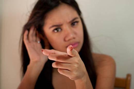 <p>İnternette uzun zaman geçirdikçe, günlük alışkanlıklarınızda bir takım değişiklikler fark edebilirsiniz. İşte karşınızda Mashable tarafından derlenen ve internette çok vakit geçirdiğimizi gösteren 14 işaret:</p>
<p>Bilgisayarın yakınında bile değilken chat uyarılarını duyuyorsanız</p>