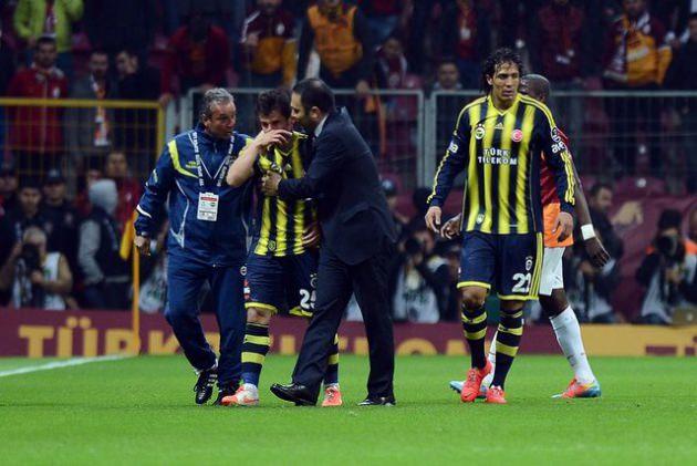 şunu savunan Galatasaraylılara acıyorum.. Bizdeki emre savunucularının aynısı.. Uzun vadede hep zarar bunlar.