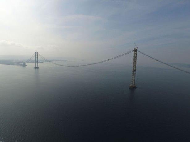<p>Ulaştırma, Denizcilik ve Haberleşme Bakanı Binali Yıldırım'ın, İzmir Körfez Geçişi Projesi'ni kısa sürede başlatmasında büyük fayda gördüğünü ifade eden Demirtaş, şunları söyledi:</p>

