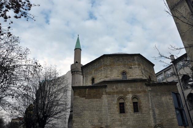 <p>Şimdi de bizden bir yerdeyiz. Belgrad'ın tek Camisi olan Bayraklı Camii...</p>