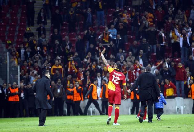 Mourinho'yu korkutup; forvet çıkartıp, stoper sokturan takımdır Galatasaray.