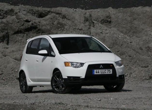 <p>[B Segmenti HB Benzinli Manuel] Mitsubishi Colt 1.3 100 Km'de 5.0lt yakıt tüketiyor.</p>
