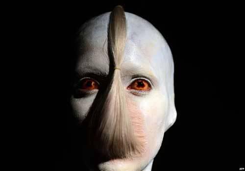 Almanya - Berlin'de Mercedes-Benz Moda Haftası'ndan bir tanıtım.