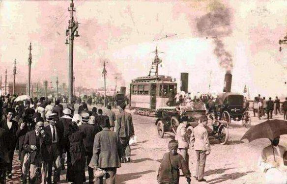 <p>Galata Köprüsü (1920'li yıllar)</p>