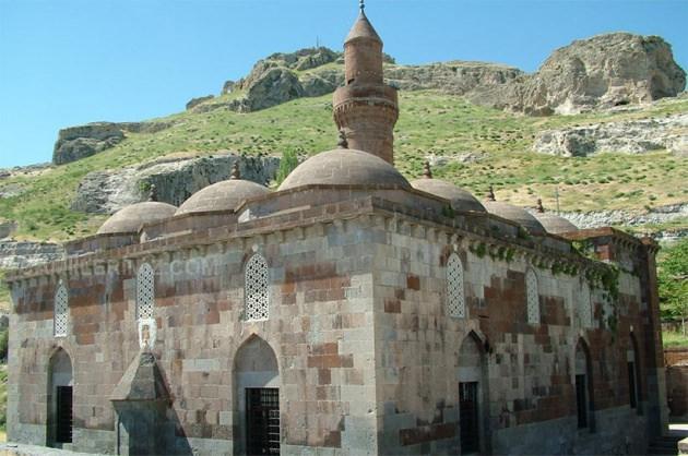 <p>Bitlis: 185 bin 261 seçmen, 843 sandıkta oy kullanacak.</p>