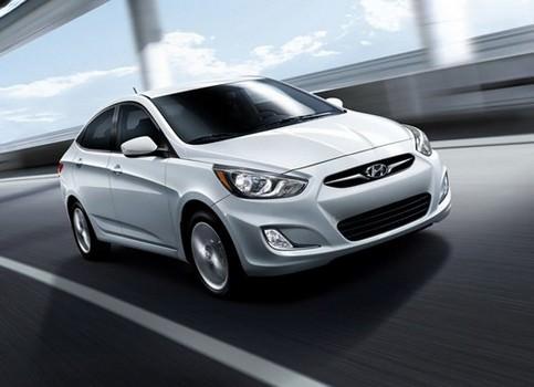 Hyundai Accent Blue 1.4 CVVT Otm. 100 Km'de 6.3lt yakıt tüketiyor.