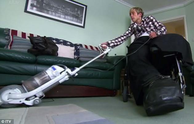 38 yaşındaki İngiliz Mandy Sellars&rsquo;ın hayatı boyunca bacakları b&uuml;y&uuml;meye devam etmiş.