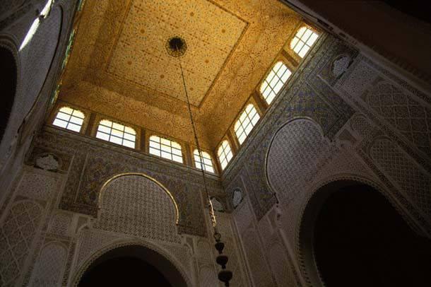 Ebu Hüreyre (r. a)’den rivayet edildiğine göre Rasulullah (s. a. v. ) ; “Siz kimleri şehit sayıyorsunuz? diye sordu. Sahabiler “Ya Rasulallah! Kim Allah yolunda öldürülürse o şehittir” dediler.