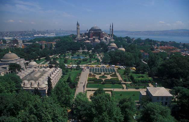 8- Emri bil Ma’ruf Nehyi ani’l-Münker yapmak da kabir azabından koruyan amellerdendir. Çünkü bunda insanlar için dinleri hususunda çok büyük faydalar vardır.