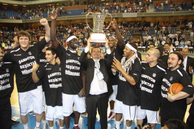 - Basketbolda Beşiktaş Milangaz, FIBA Eurochallange Kupası finalinde Fransız ekibi Elan Chalon takımını 91-86 yenerek şampiyon oldu.