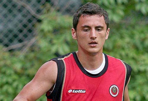 <p><strong>Mustafa Pektemek / Gençlerbirliği'nden Beşiktaş'a</strong><br /><br />Geliş fiyatı: Alt yapı<br />Satış Fiyatı: 4 milyon Euro</p>