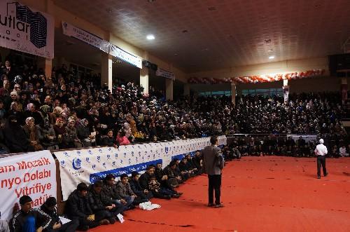 Anadolu Gençlik Derneği, yılbaşı kutlamalarına alternatif olarak 'Mekke'nin Fethi ve Kuran Ziyafeti' adlı etkinlikler düzenledi. Ülke genelinde 200'ü aşkın yerde yapılan fetih şölenine katılımlar yüksek oldu.