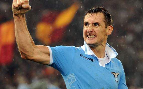 <p><strong>Miroslav Klose, Lazio</strong><br />Bir tecrübeli isim daha. Klose yaşlanmıyor. 35 yaşındaki Alman futbolcu 22 Serie A maçında 7 gol kaydetti. Son yaşadığı sakatlık Dünya Kupası'nda oynamasını zorlaştırdı ancak bu yaz son bir transfer yapacağı yüksek ihtimal.</p>