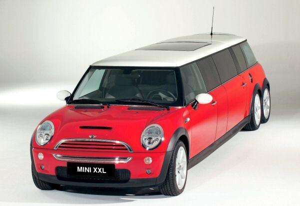 Lüks otomobiller arasında yer alan Mini Cooper, adından da anlaşılacağı üzere küçük bir araçtır. 
