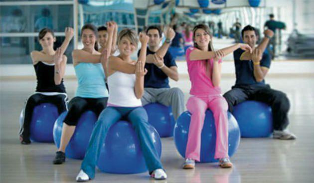 <p>Eğitim almanın maliyeti bin TL ile 3 bin TL arasında değişebiliyor. Yoga veya pilates merkezi açmak için uygun bir lokasyonda yer bulmanız yeterli. İçine yapacağınız yatırım ise sizin isteğinize kalıyor. Yaklaşık 10 yıldır sektörde bulunan Şebnem Akbulut Özen, butik bir merkez için 100-120 metrekarelik bir mekanın yeterli olduğunu söylüyor</p>
