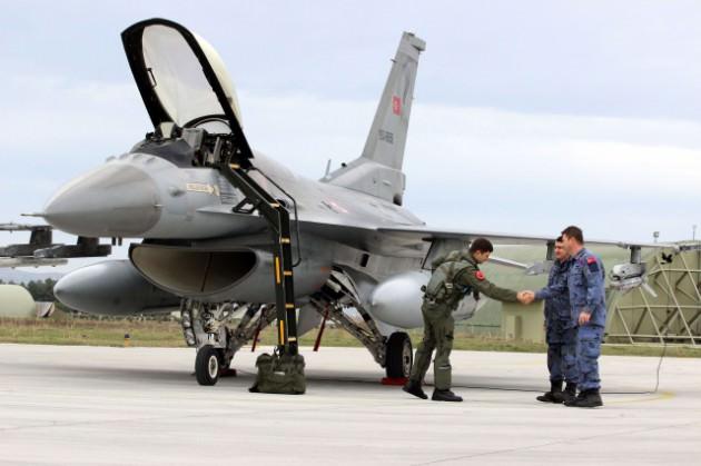 Mantı, pilot olarak yaklaşık 700 saat uçtuğunu ve bunun 450 saatinin F-16 ile olduğunu belirterek, ''Halen ilk uçtuğumdaki heyecanı hissediyorum. Bu heyecan ve gurur, eksilmeden her sorti devam ediyor'' dedi.