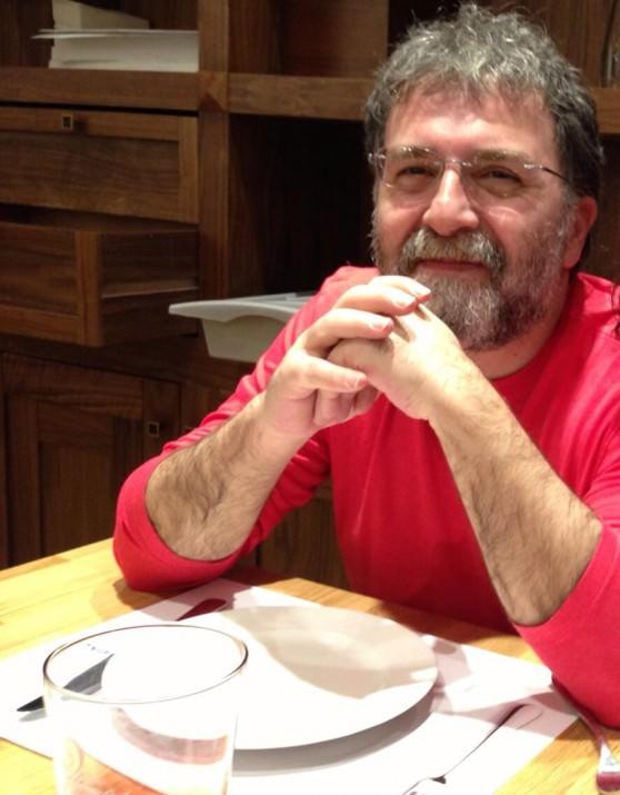 <p><strong>Ahmet Hakan</strong><br />bir güzel insan: tuncel kurtiz</p>