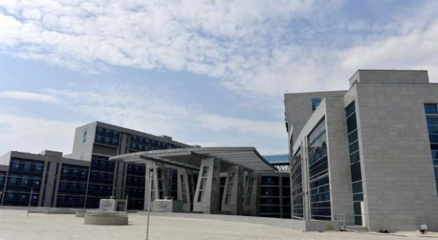 Türkiye'nin en büyük kamu binası olan dünyanın en büyük adliyesi İstanbul Anadolu Adalet Sarayı, Ocak 2013'te hizmete girecek. Yapımı 2006 yılında başlayan adliye sarayı 126 dönümlük araziye kurulurken, 80 dönüm üzerine inşaat yapıldı. 5 ana bloktan oluşan adliyede, 16 kat olan B blok 135 bin metrekare, 12 kat olan A Blok 100 bin metrekare, 9 kat olan D blok ile 7'şer kat olan C ve E blok ise 20'şer bin metrekare olacak.