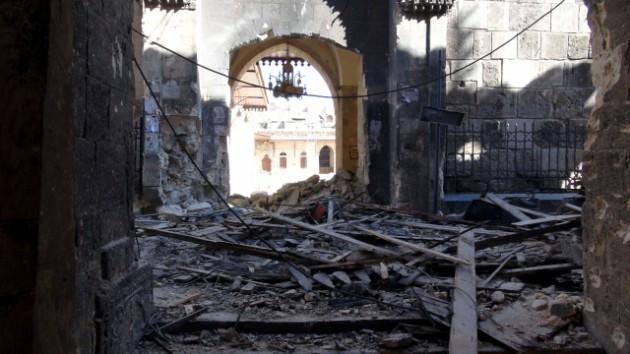 <p>Suriye’de iç savaşın en sıcak çatışmalarının yaşandığı Halep’te harabeye dönen tarihi Emevi Cami’nin durumu, savaşın geldiği noktayı özetliyor.</p>
