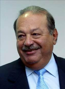 1990 yılında, Carlos Salinas döneminde, Meksika Devleti’den birçok yatırım grubunu devralmasıyla şimdiki büyüklüğüne ulaşmanın yollarını açtı. Bunlar içinde France Telecom ve Southwestern Bell Company’nin dahil olduğu Telmex de vardı.Yerel ve hareketli pazarlarda tekelcilik ve bunun sonucunda rekabeti ortadan kaldıran politikası nedeniyle eleştiriler aldı. Telefonla iletişim ücretlerinin de hayli artması tekelcilik eleştirilerini destekledi.Carlos Slim Helu'ye Meksikalı İş Adamları tarafından Girişimcilik Onur Madalyası verildi. Altın Tepsi ödülü’nü aldı ve Belçika Hükümeti tarafından Kumandan 2. Leopold Madalyası’na layık görüldü.