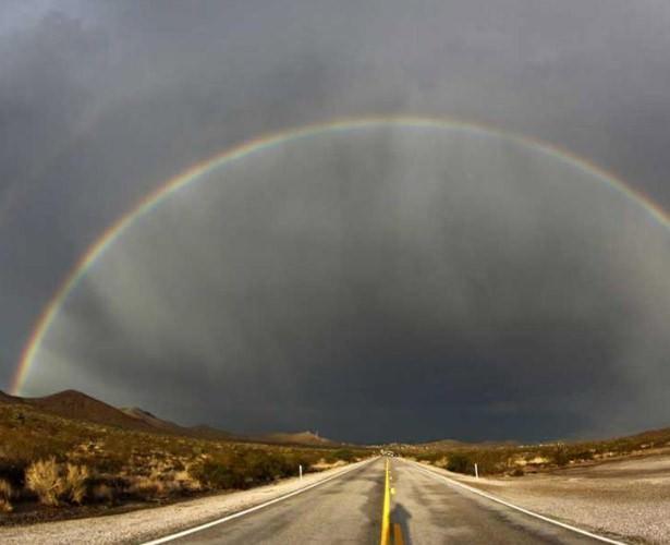 Fırtına sonrası sürpriz: Nevada'da yaşanan Muson fırtınalarından sonra ortaya bu muhteşem çifte gökkuşağı görüntüsü çıktı. Nevada/ABD