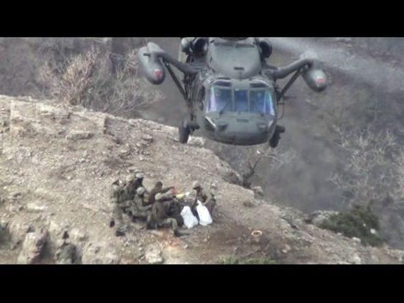 Biz de geçmişten günümüze güvenlik güçlerinin PKK'lıları nasıl yakaladığını ve ikna ettiğini belgeleyen fotoğrafları derledik.
