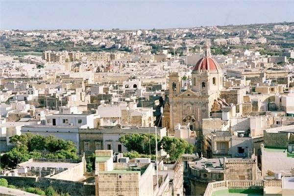Malta’da bir galon benzinin fiyatı 7,44 dolar. 