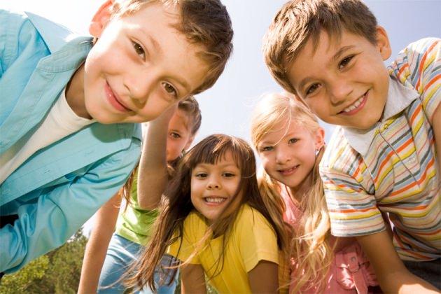 <p><strong>Çoluk çocuğu sevindirmeli:</strong><br />Bu kutlu günde aile efradının da nafakasını geniş tutanın, bütün yıl nafakası geniş olur.</p>