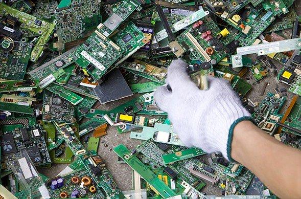 <p>Uzmanlara göre, dünyada en hızlı artış gösteren atıklar, yılda 20 ila 50 milyon tonla elektronik çöpler...</p>