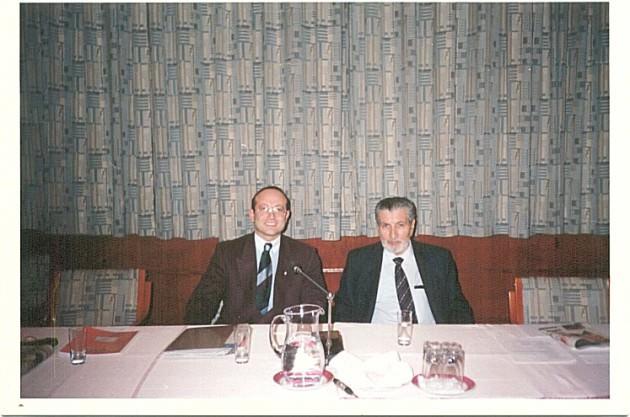 Ramazan ayı idi. Öğle ezanı okundu. Turgut Özal, “Namazı yan odada kılalım” dedi. Turgut Özal, DPT Koordinasyon Dairesi Başkanı Ekrem Ceyhun ve Sabri Ülker masadan kalktılar. Yandaki odaya geçerlerken Turgut Özal, “Sabri Bey, Güngör oruç tutmaz. Ona yemek getirsinler” dedi.