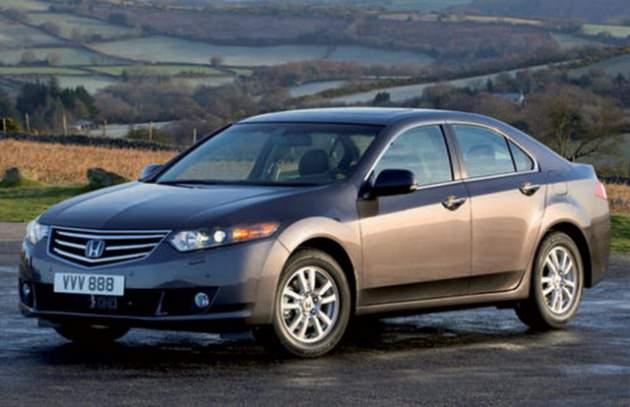 <p>23- HONDA ACCORD 2.0 OTOMATİK Türkiye’de tek benzinli motor, donanım ve otomatik şanzımanla satılan Honda Accord 2.0, ortalama 7.7 lt/100 km tüketir.</p>